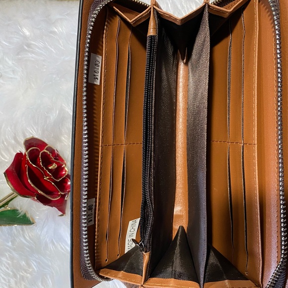 Wallet Brand New Never Used - Picture 2 of 11